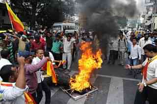Pro-Karnataka activists shout slogans and burn an effigy of Tamil 
Nadu chief minister, J Jayalalithaa as the Cauvery water dispute has 
taken a violent turn (
STRINGER/AFP/Getty Images)




