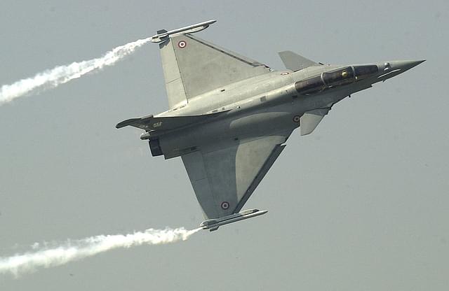 
A French Rafale fighter plane performs roll. (Photo By:


EMMANUEL DUNAND/AFP/Getty Images)

