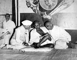 Jawaharlal Nehru, Mahatma Gandhi and Sardar Vallabhbhai Patel, All India Congress Committee meeting, Bombay, 1946 (Wikimedia Commons)