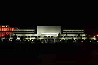 A night shot of the Parliament House, Islamabad (Waqas Usman/Wikimedia Commons)