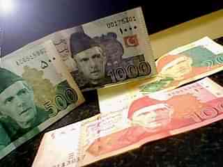 Pakistani rupee notes (Nauman/Wikimedia Commons)
