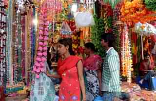 Diwali shopping (RAVEENDRAN/AFP/Getty Images)&nbsp;