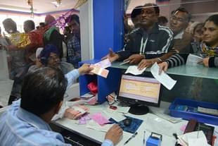 Customers
exchange old denomination Rs 500 and Rs 1,000 currency notes at a head post
office in Hyderabad. Photo credit: NOAH
SEELAM/AFP/GettyImages