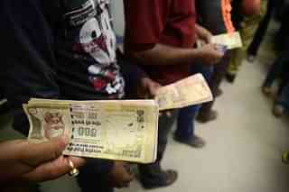 Indian residents queue to deposit money in a cash deposit kiosk in Siliguri. (DIPTENDU DUTTA/AFP/GettyImages)