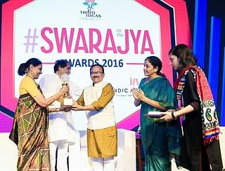 Jaitly receiving her award
