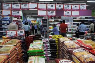 Indian shoppers browse at a supermarket in Mumbai. (INDRANIL MUKHERJEE/AFP/GettyImages)