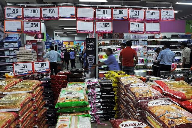 Indian shoppers browse at a supermarket in Mumbai. (INDRANIL MUKHERJEE/AFP/GettyImages)