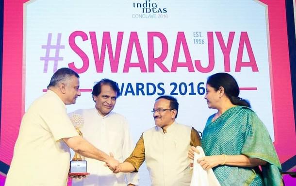 T C A Srinivasa-Raghavan shaking hands with Parsekar