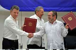 
Colombia’s President Juan Manuel Santos (L) and Timoleon Jimenez. Photo
 credit: ADALBERTO ROQUE/AFP/GettyImages

