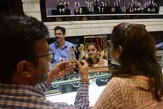 Indian shoppers look for gold jewellery and ornaments. (NARINDER NANU/AFP/Getty Images)