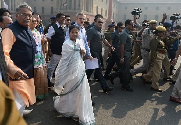 West Bengal Chief Minister Mamata Banerjee  and former Chief Minister of Jammu and Kashmir Omar Abdullah walk with other politicians in New Delhi on 16 November to meet the President in protest against the removal of high denomination currency notes from circulation. Photo credit: SAJJAD HUSSAIN/AFP/GettyImages