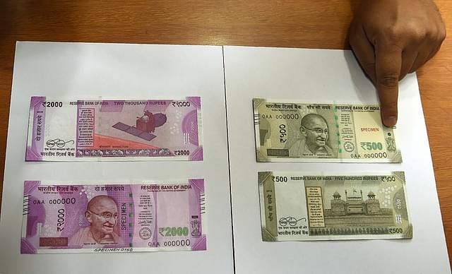 Samples of the new Rs 500 and Rs 2,000 notes are displayed at the Reserve Bank of India (RBI) headquarters in Mumbai. (PUNIT PARANJPE/AFP/Getty Images)
