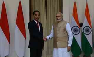 Prime Minister Narendra Modi (R) with Indonesia President Joko Widodo before a meeting at the Hyderabad House, New Delhi. (MONEY SHARMA/AFP/Getty Images)