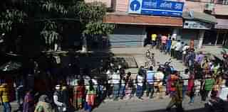 

Indian customers line up next to an ATM at a bank in Siliguri: (DIPTENDU DUTTA/AFP/GettyImages)