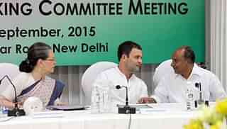 
Sonia Gandhi talks with Rahul Gandhi and A K Antony during a CWC meeting. (RAVEENDRAN/AFP/GettyImages)

