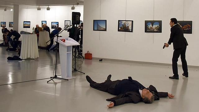 Karlov lies on the floor
next to his killer an art
exhibition in Ankara. (STRINGER/AFP/GettyImages)