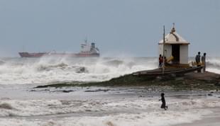 Cyclone Hudhud making expected landfall in 2014. (STRDEL/AFP/GettyImages)
