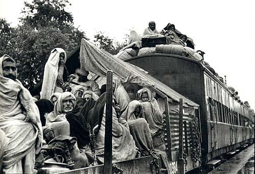 Families crossing the border during Partition