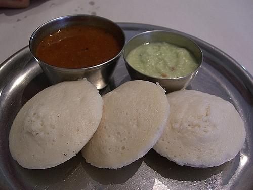Idlis with chutney (Alpha/flickr.com)