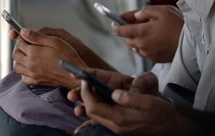Indian consumers check their mobile telephones at a free Wi-Fi Internet zone in Mumbai. (INDRANIL MUKHERJEE/AFP/GettyImages)