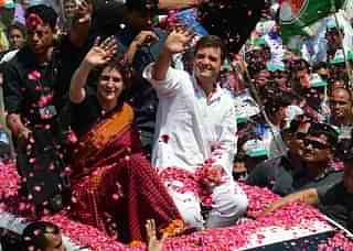  Rahul Gandhi (R) and Priyanka Gandhi (L) (Sanjay Kanojia/AFP/Getty Images)