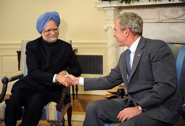 Manmohan Singh and George Bush (TIM SLOAN/AFP/Getty Images)