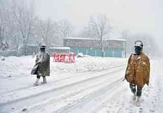 Indian paramilitary troopers patrol during heavy snowfall in
Gund, some 70km northeast from Srinagar. (TAUSEEF MUSTAFA/AFP/GettyImages)