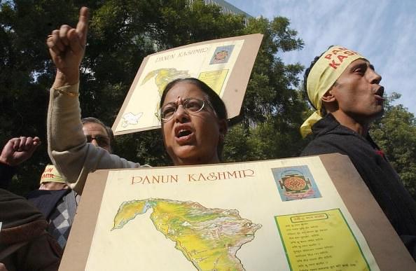 A Kashmiri Pandit woman shouts slogans demanding a separate state of ‘Panun Kashmir’ at a protest rally in New Delhi in 2006. (MANPREET ROMANA/AFP/Getty Images)