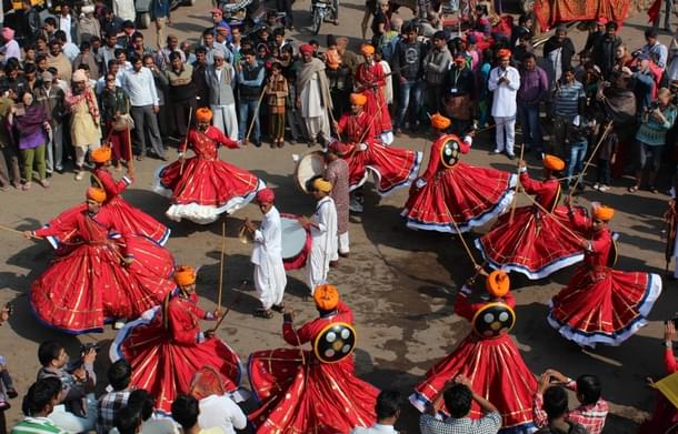 Dandiya Gair dance at Jaisalmer Desert Festival, 2013 (Sanjeev Nayyar)