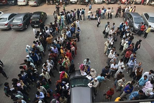 

Customers form queues outside banks to deposit and exchange old denomination currency notes for new ones, in New Delhi. (DOMINIQUE FAGET/AFP/GettyImages)