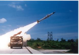 Akash missile system operating in conjunction with Rajendra radar.  
(Frontier IndiaNews/Wikimedia)