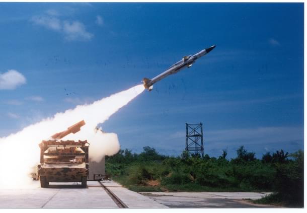 Akash missile system operating in conjunction with Rajendra radar.  
(Frontier IndiaNews/Wikimedia)