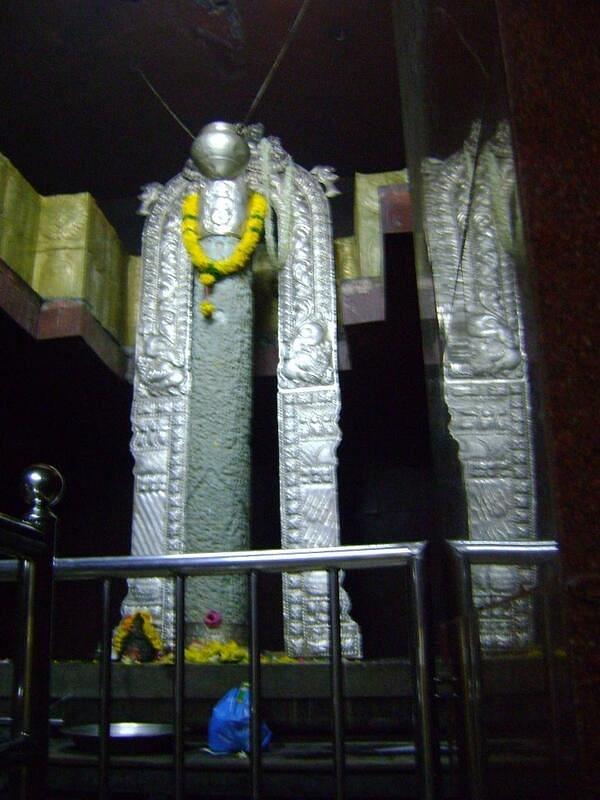 The Shiva <i>ling </i>at Amararamam temple.