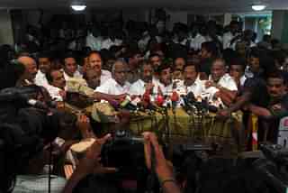 Former Tamil Nadu Chief Minister O Panneerselvam speaks to the media.&nbsp;(ARUN SANKAR/AFP/Getty Images)