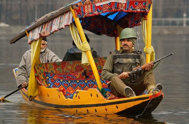 A patrol in Kashmir (Chris Hondros/Getty Images)