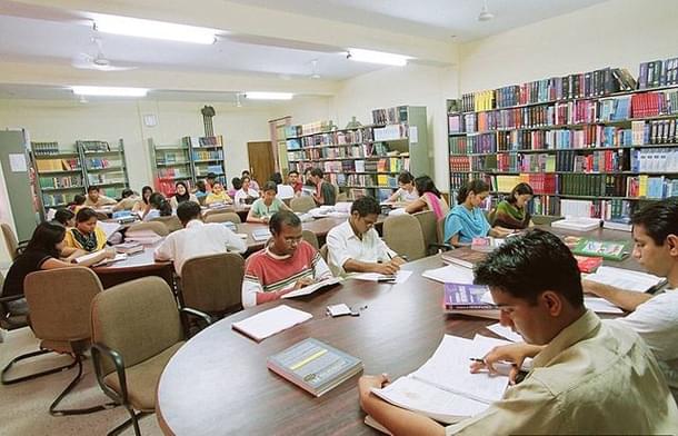 The inside view of a library in a government college (Dr Deanndamon/Wikimedia Commons)