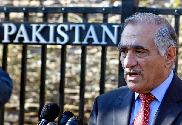 Pakistan’s Ambassador to the US Mahmud Ali Durrani speaks to the
 media. (Mark Wilson/GettyImages)