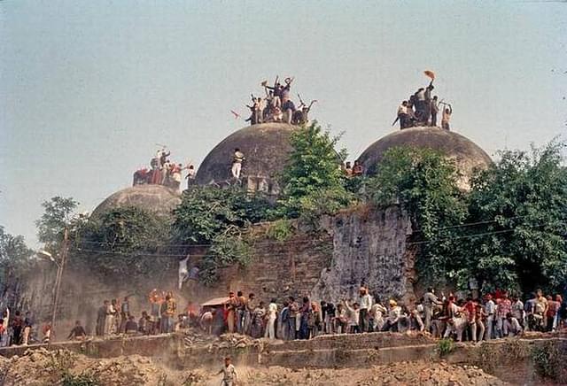 
Kar sevaks are seen in Ayodhya, Uttar Pradesh.


