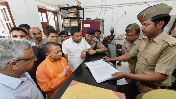 Uttar Pradesh CM Yogi Adityanath pays a surprise visit to Hazratganj police station.(HT)