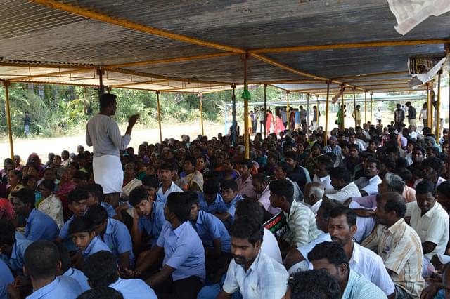 Student groups creating awareness among the villagers (Prabhu Mallikarjunan/101Reporters)