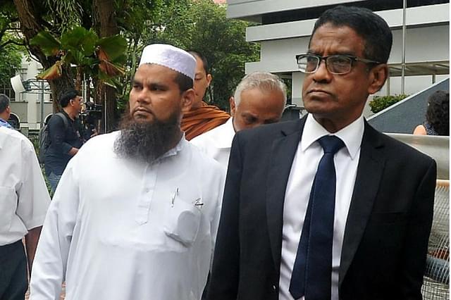  Nalla Mohamed Abdul Jamee 
arrives with his lawyer  at the State court in Singapore.(Getty Images)

