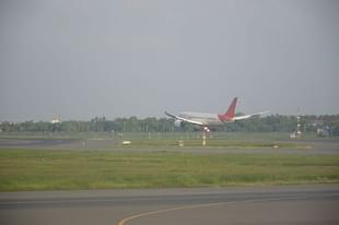 Airplane taking off from an airport runway (Biswarup Ganguly/Wikimedia Commons)