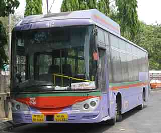 A BEST Cerita bus at Mulund Check Naka (Photo Credit: Srikanth Ramakrishnan/Wikimedia Commons)