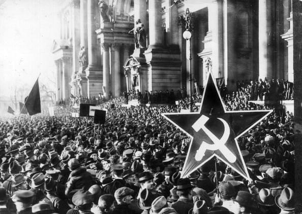 A demonstration by German communists during the Revolution following Germany’s defeat in the First World War. (Hulton Archive/Getty Images)