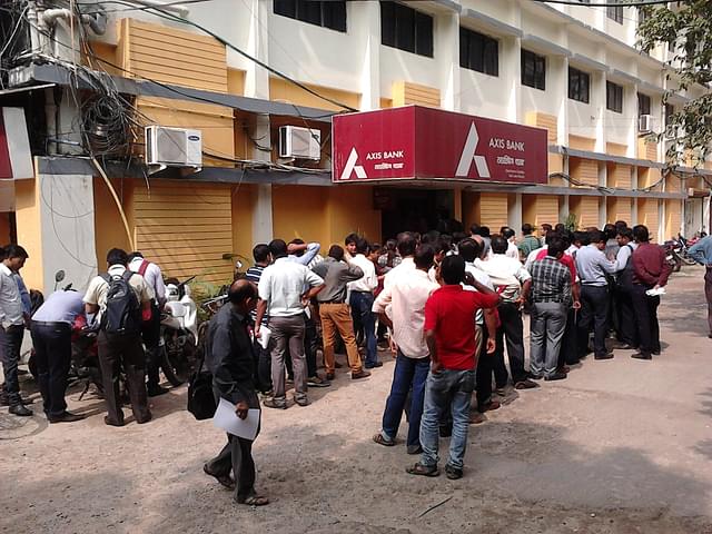 Customers queue up outside a bank during the DeMo drive. (Wikimedia Commons)
