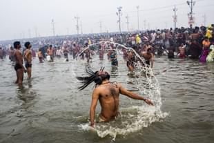 Hindu devotees gather for the Mahakumbh in Allahabad in 2013 (Photo credit: Daniel Berehulak/Getty Images)