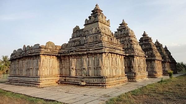 Panchalingeshwara Temple, Mandya (HoysalaPhotos/Wiki Commons)