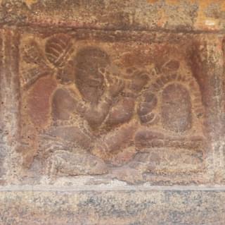 Same scene depicted in Tarasuram bas-relief: Here the hand emanates from Linga stopping Kannappa.