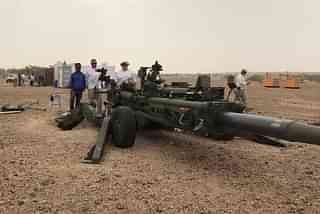 M777 Howitzers being tested in Pokhran. (Manish Prasad/Twitter)