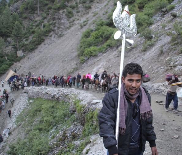 The trek to the cave (Waseem Andrabi/Hindustan Times via Getty Images) 